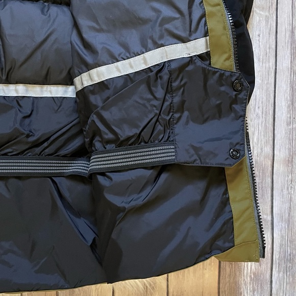 The North Face Women’s Pallie Down Waterproof Ski Jacket In Fir Green - Picture 6 of 10